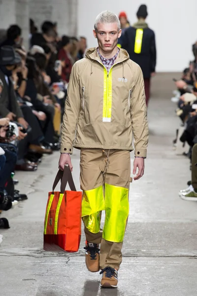 Look 10
